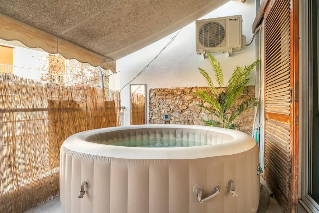 Openair Hot Tub/Big Balcony/Great Boutique Apt Atena Exterior foto